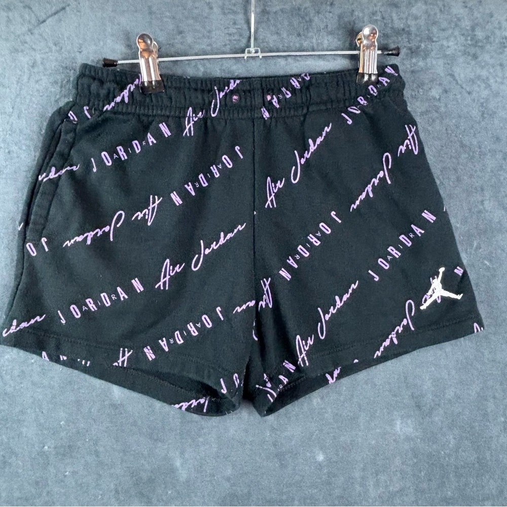 Jordan Boy’s Black Jumpman sweat shorts with purple writing sz Large